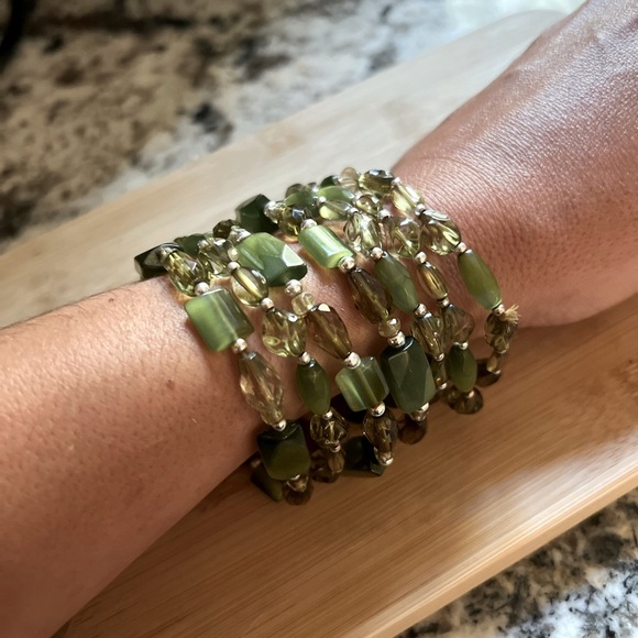 Avocado Green Mixed Style Glass Bead 7-piece Stretch Fashion Bracelet set - Picture 1 of 5